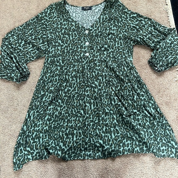 Leopard Print Longsleeve Shift Dress - Picture 4 of 8